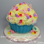 giant cupcake 4  (£ 60 )