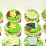 army themed sugar toppers cupcakes